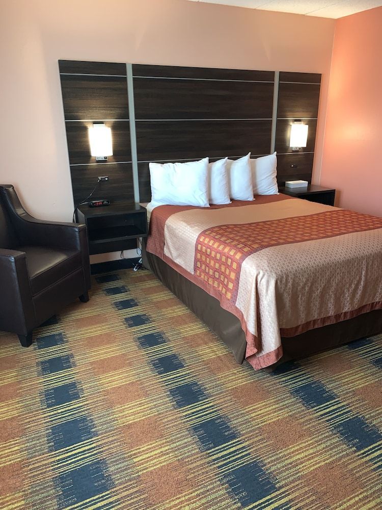Regency Inn & Suites Faribault 1