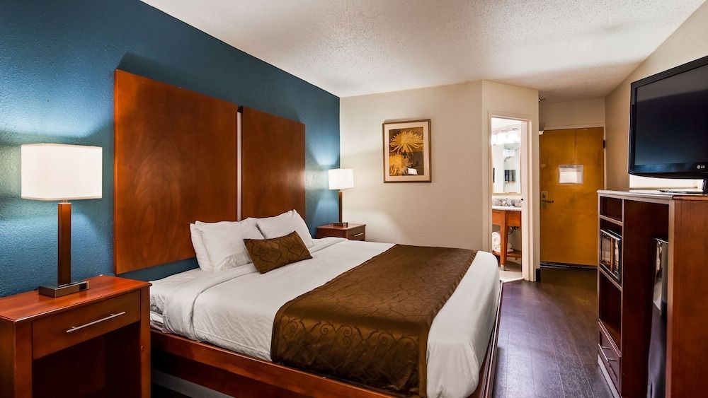 Best Western Plus Richmond Airport Hotel 2