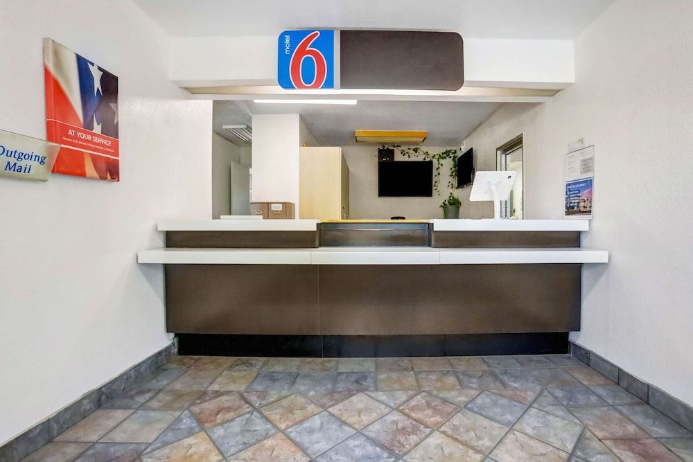Motel 6-Red Bluff, CA 2