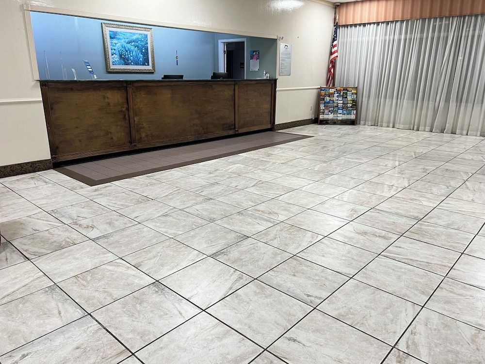 Heritage Inn & Suites 2