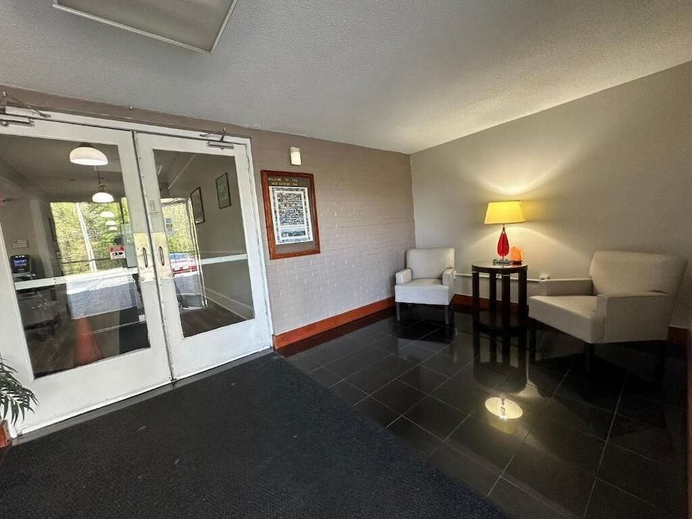Whalers Inn and Suites 2