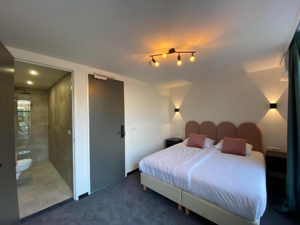 Hotel La Noire - Delft City Centre 1