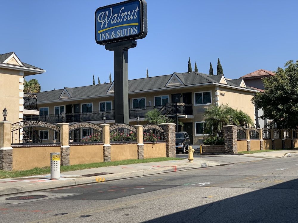 Walnut Inn & Suites West Covina 1