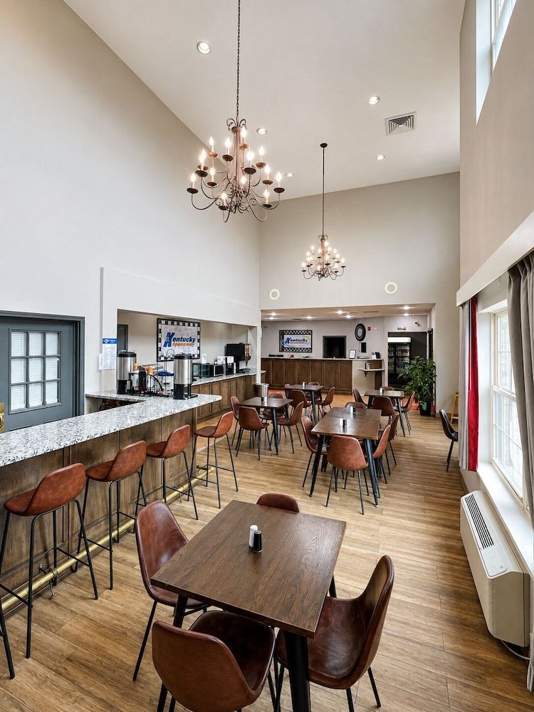 Ramada by Wyndham Sparta/At Speedway 2