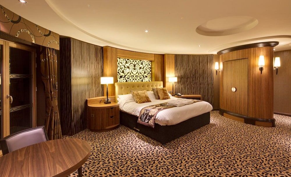 Drayton Manor Hotel 1