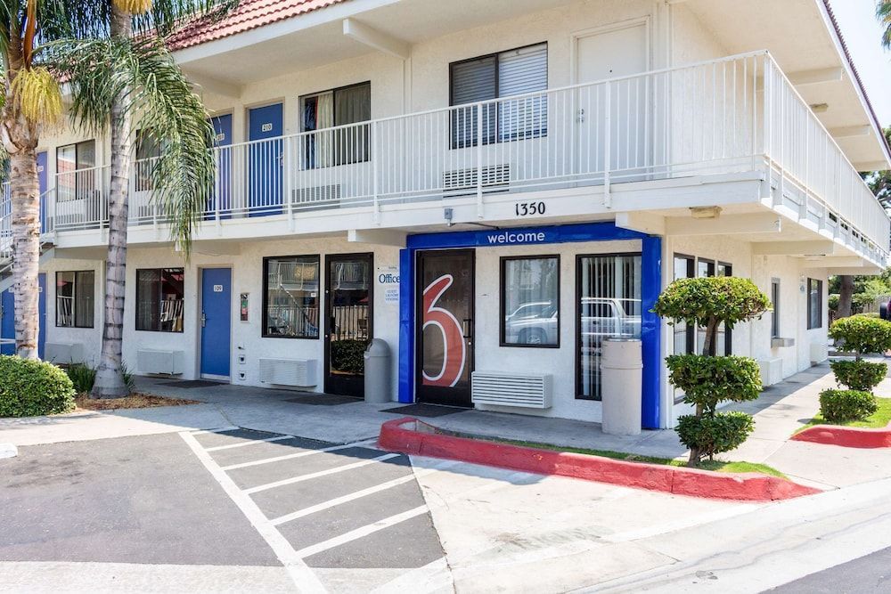 Motel 6 Bakersfield, CA - Convention Center 1