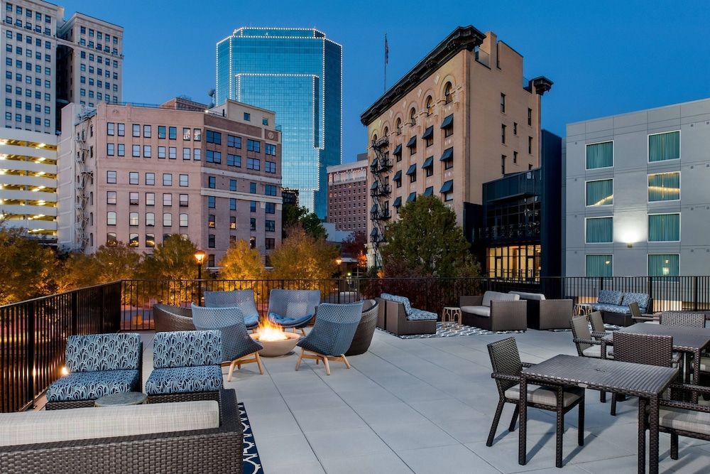Fairfield Inn & Suites Fort Worth Downtown/Convention Center 1