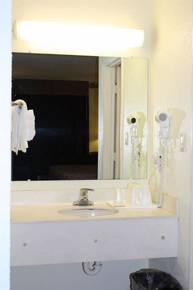 Relax Inn Savannah 2