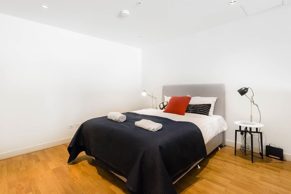 EVAN, 1BDR Southbank Apartment 2