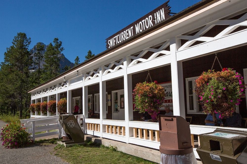 Swiftcurrent Motor Inn and Cabins - Inside the Park 1