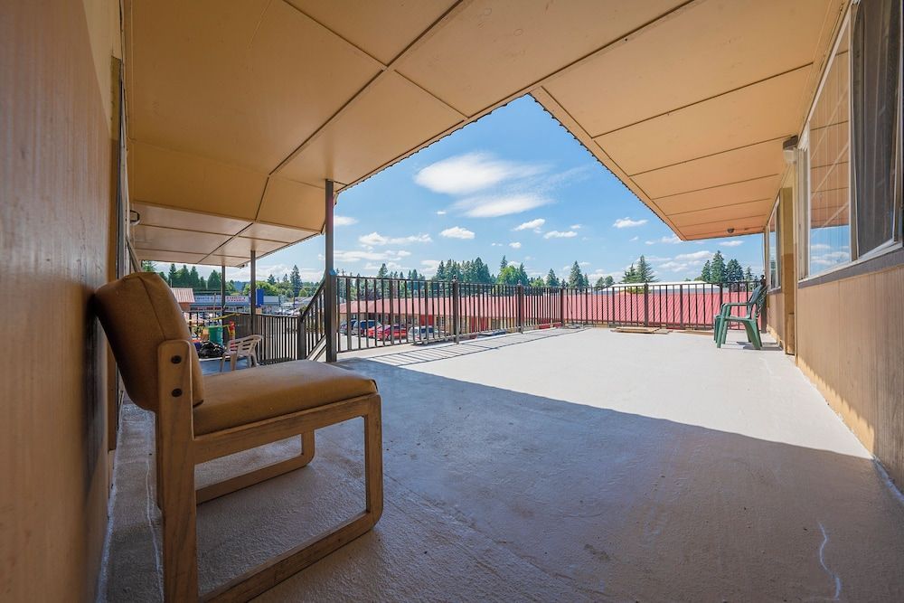 Budget Inn Gladstone By OYO - Portland Clackamas 2
