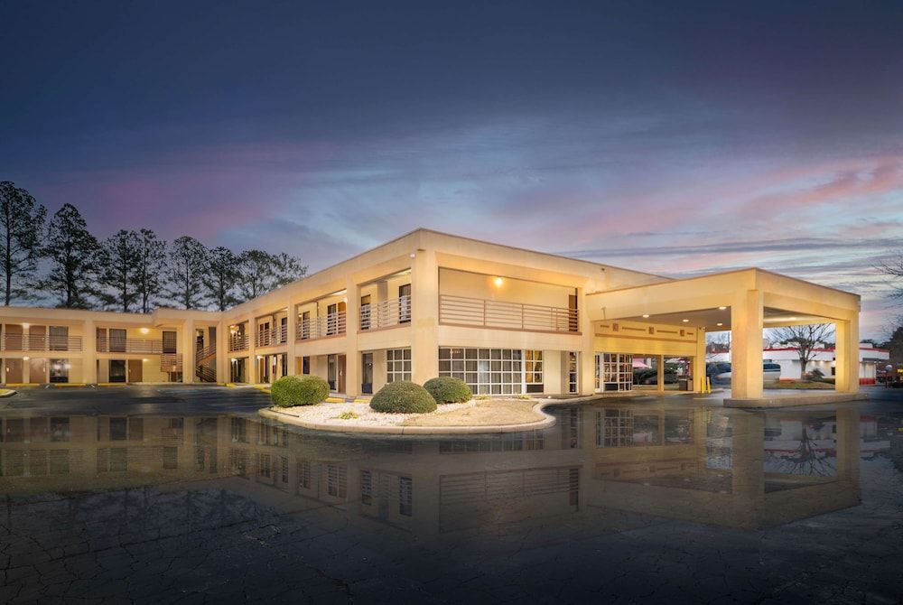 Days Inn by Wyndham Atlanta Stone Mountain 1