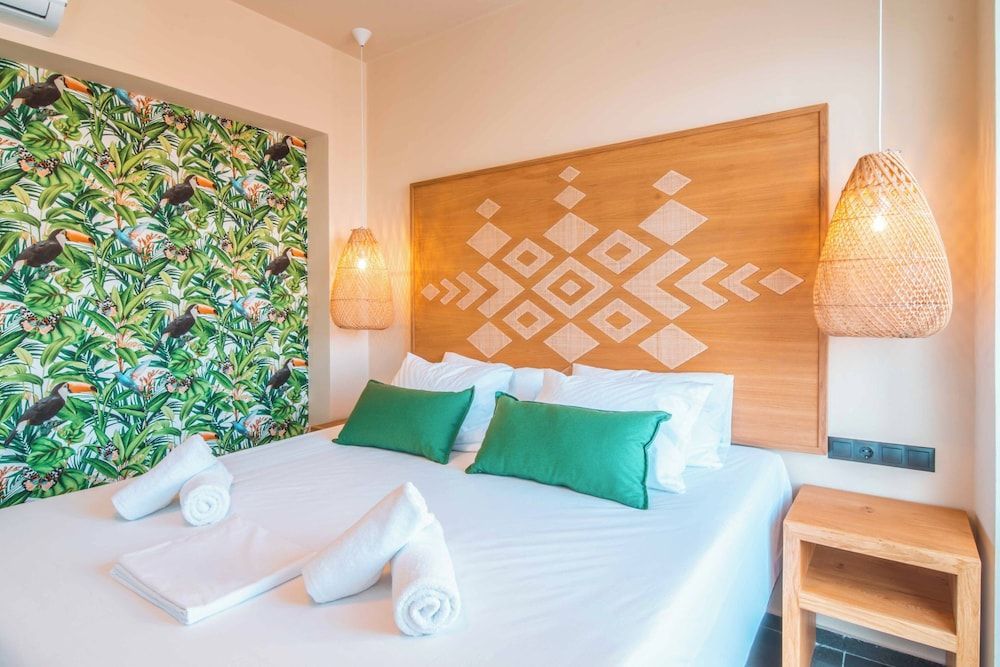 HOM54 Luxury Suites 1