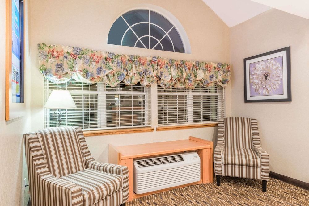 Microtel Inn & Suites by Wyndham Uncasville Casino Area 2