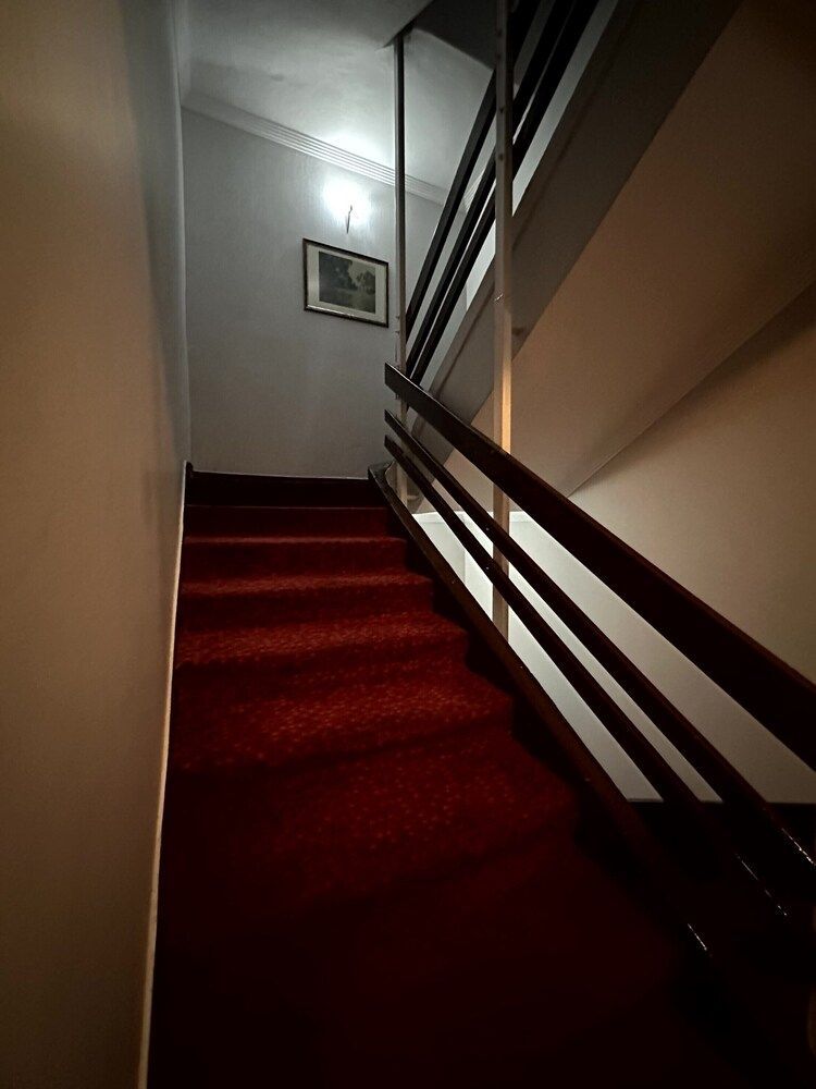 Headman Hotel 2