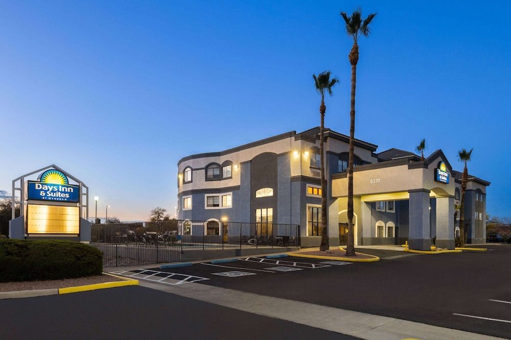 Days Inn & Suites by Wyndham Tucson/Marana 1