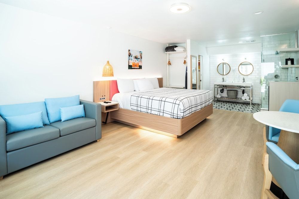 The Belmont Shore Inn 1