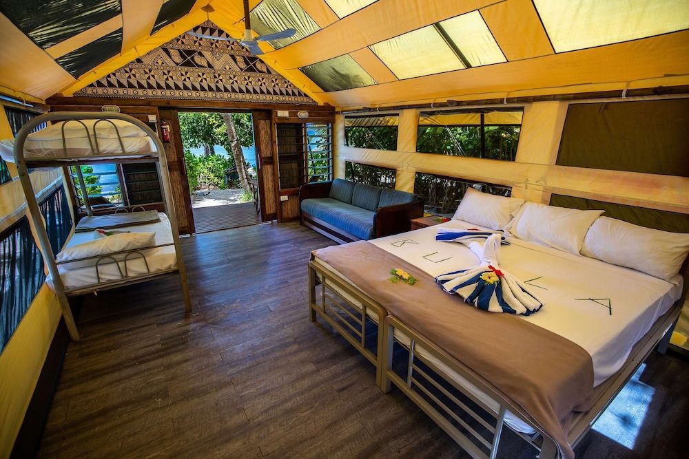 Barefoot Manta Island Resort 2