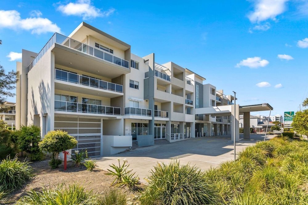 Quality Suites Pioneer Sands 1