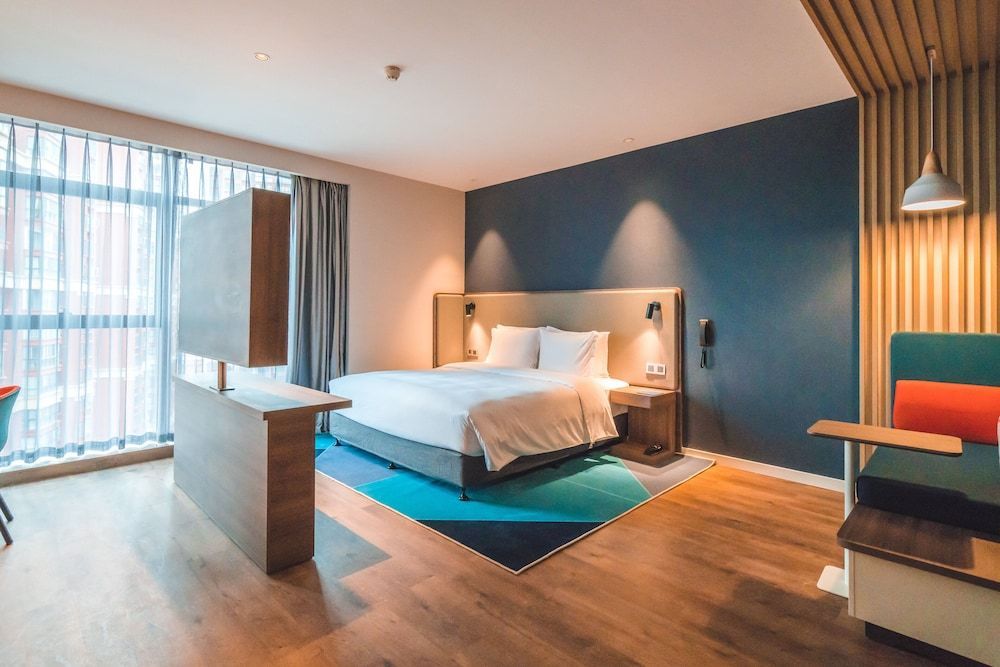 Holiday Inn Express Pengzhou Downtown by IHG 1
