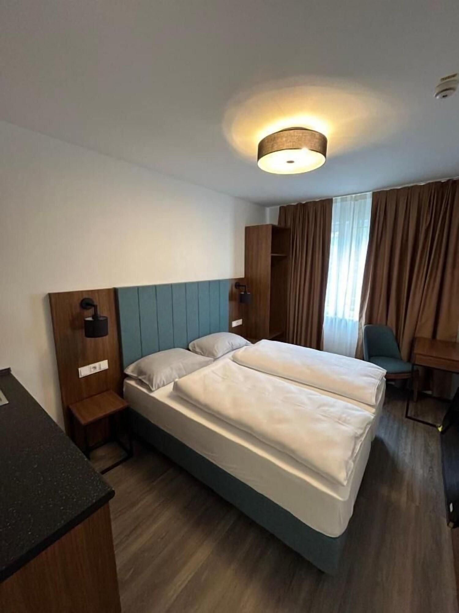 Lillys Hotel München 1