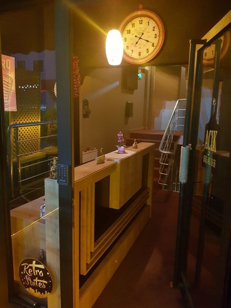 Retro Suites 2