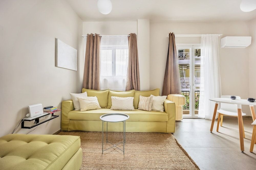 Sunny apartment next to the sea amazing view 2