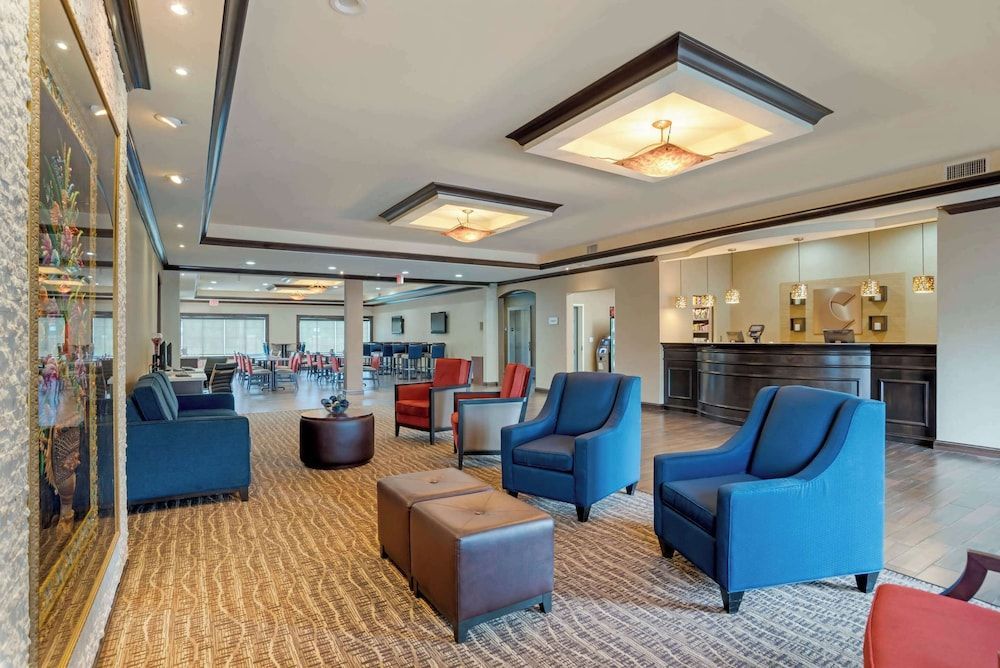 Comfort Suites Alexandria North 2