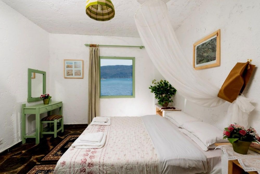 Elounda Colour 2