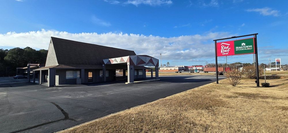HomeTowne Studios by Red Roof LaGrange 1