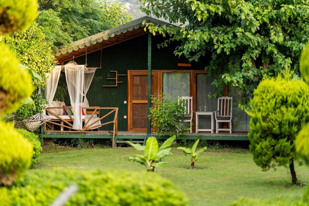 Etenna Beach Bungalows 1