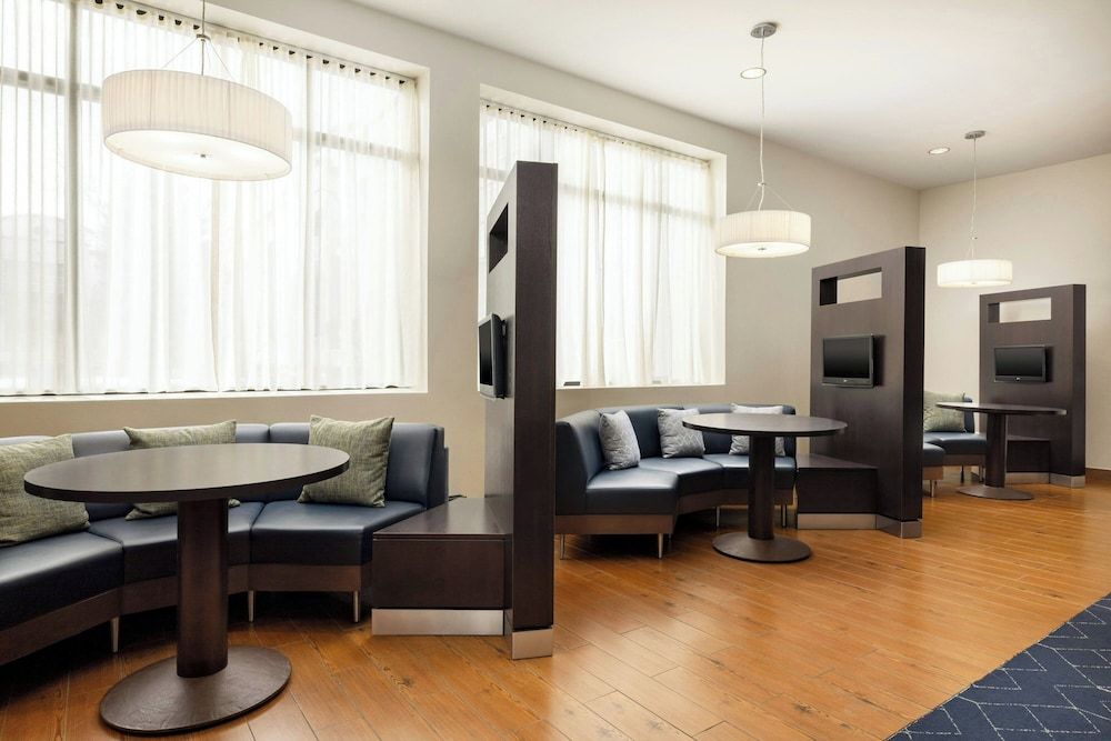 Courtyard by Marriott Montvale 2
