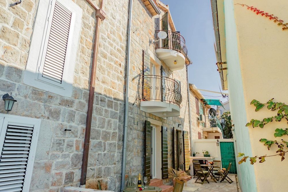 Apartments Bigovo Veljic 1