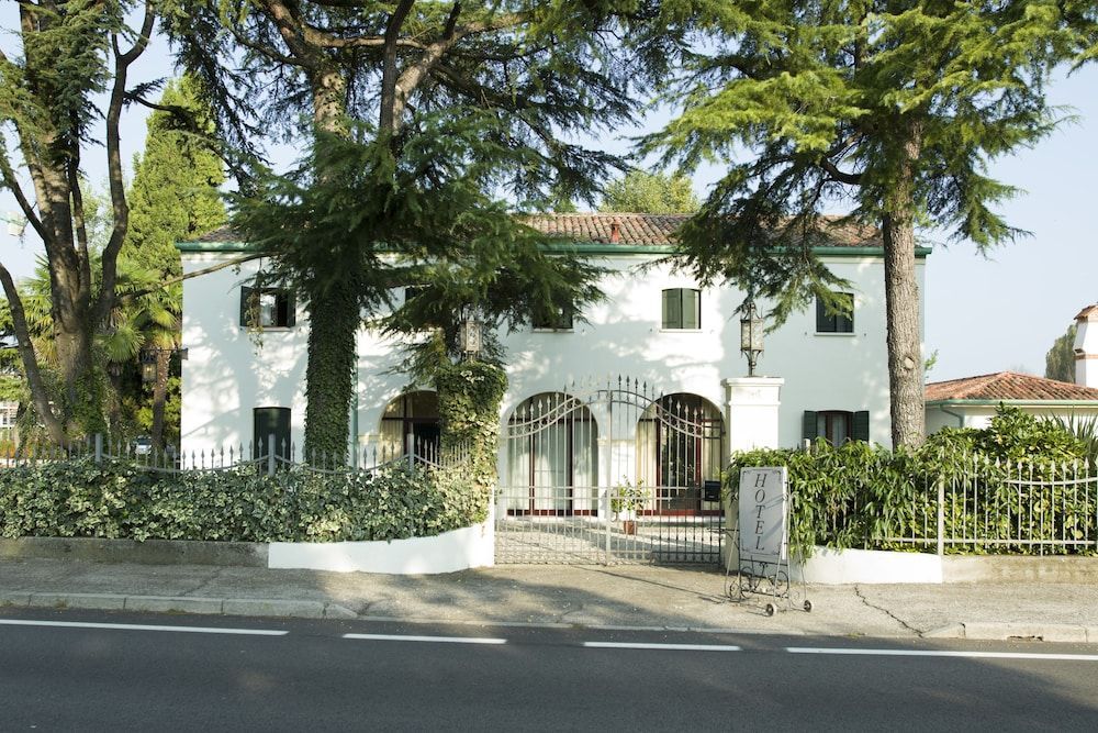 Hotel La Rescossa 1