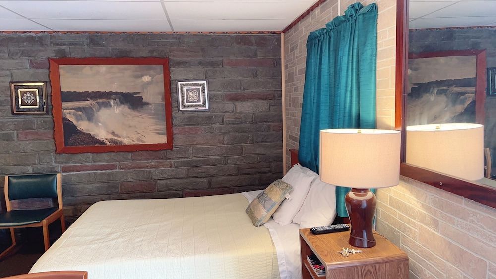 Falls Motel 2