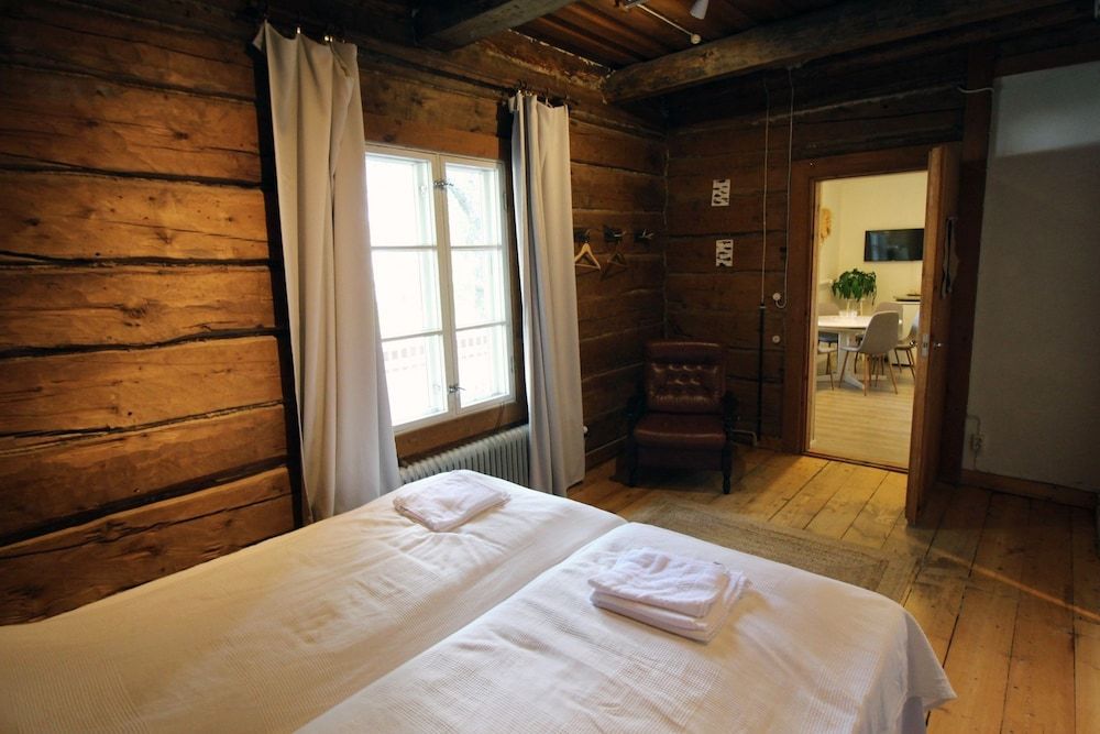 LAURI Historical Log House Manor 2