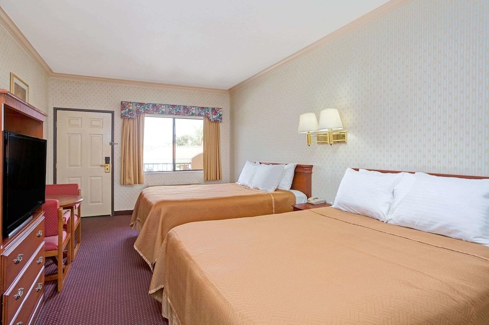 Travelodge by Wyndham Lynwood 2