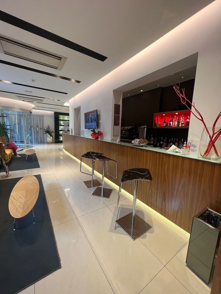 Card International Hotel 2