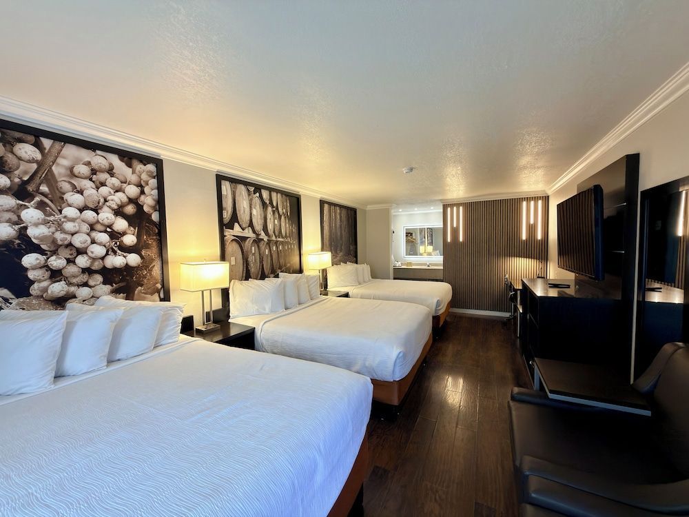 The Orchard Hotel Ukiah Wine Country Free Breakfast, Pool, & Hot Tub 1