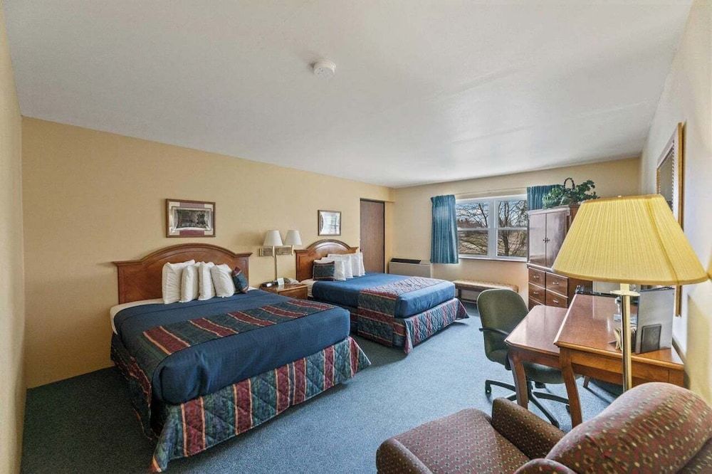 Iron Ridge Inn Motel 2