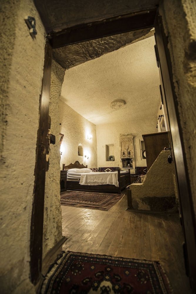 Vineyard Cave Hotel 2