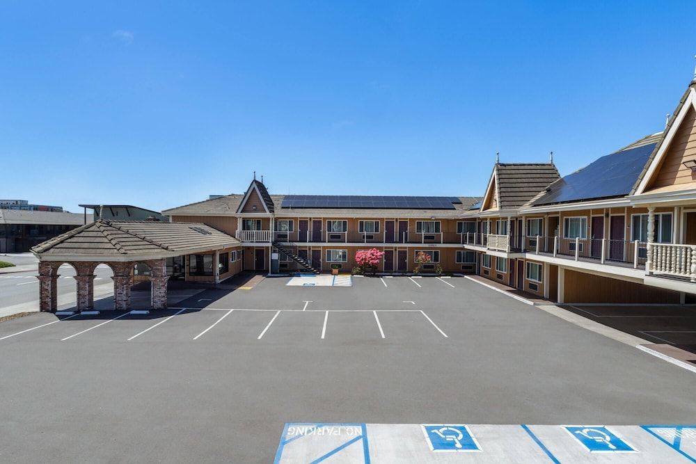 Ramada Bayside Inn & Suites Eureka 1