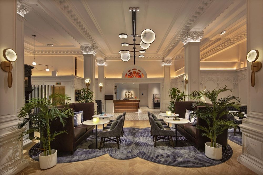 The Algonquin Hotel Times Square, Autograph Collection 2