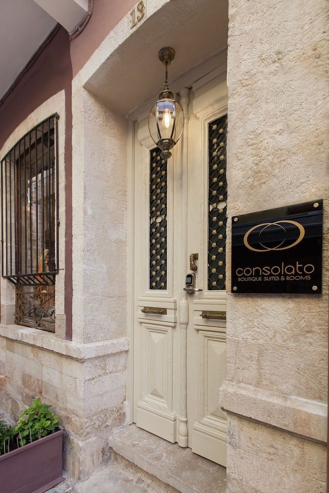Consolato Boutique 1