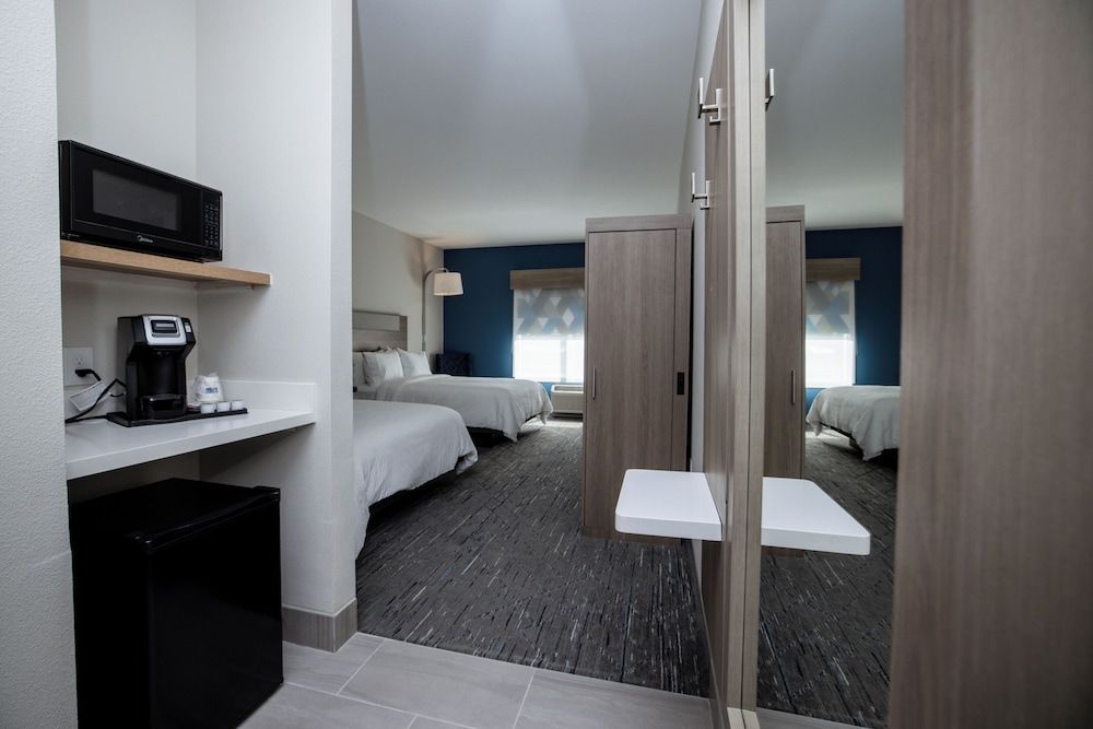 Holiday Inn Express & Suites TAMPA STADIUM - AIRPORT AREA by IHG 2