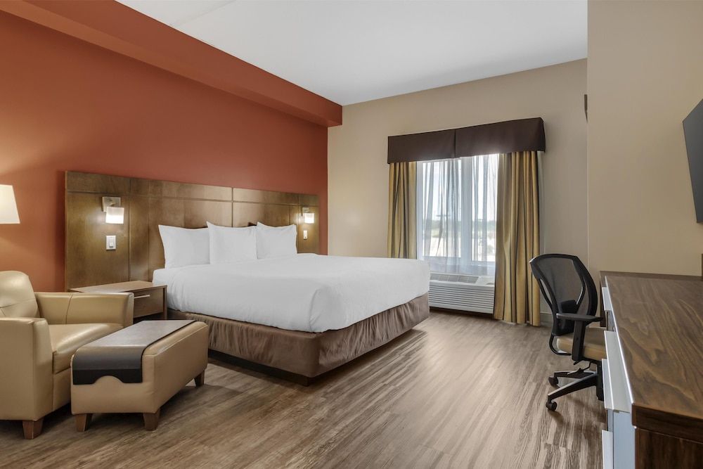 Best Western Plus Winnipeg West 1