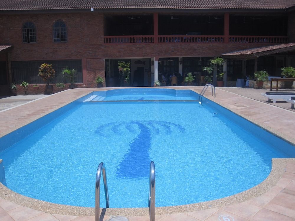 Coconut Grove Regency Hotel 1