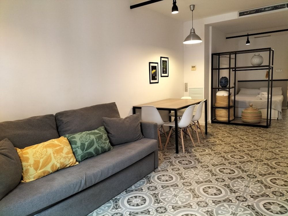 Liceu Apartments by gaiarooms 1