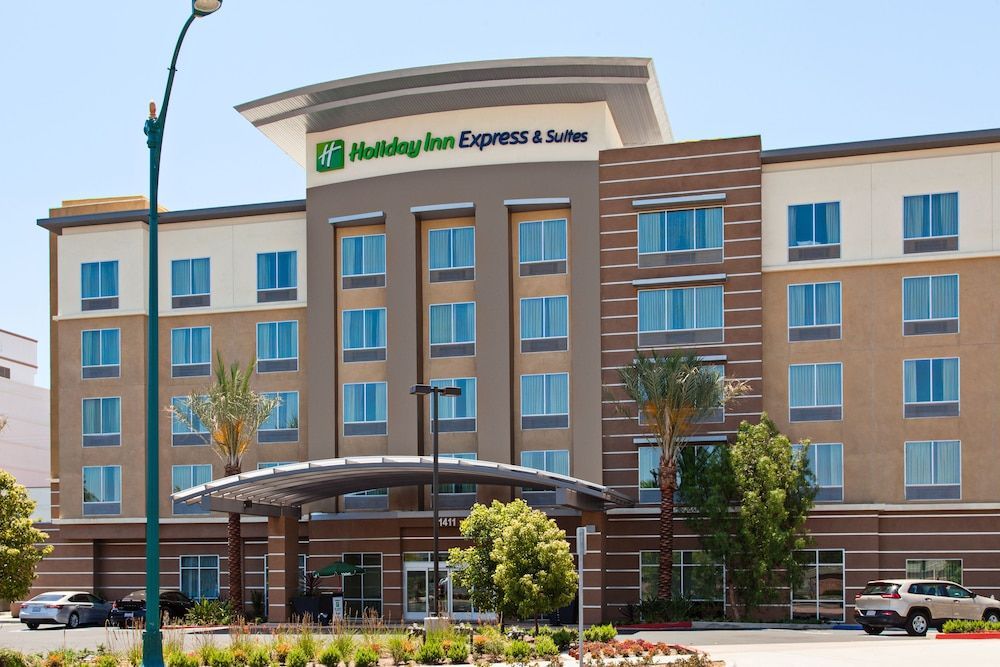 Holiday Inn Express & Suites ANAHEIM RESORT AREA by IHG 1