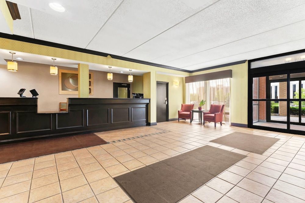Comfort Inn Lehigh Valley West 2